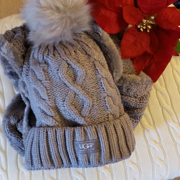 UGG HAT AND INFINITY SCARF SET NEW - Picture 4 of 4